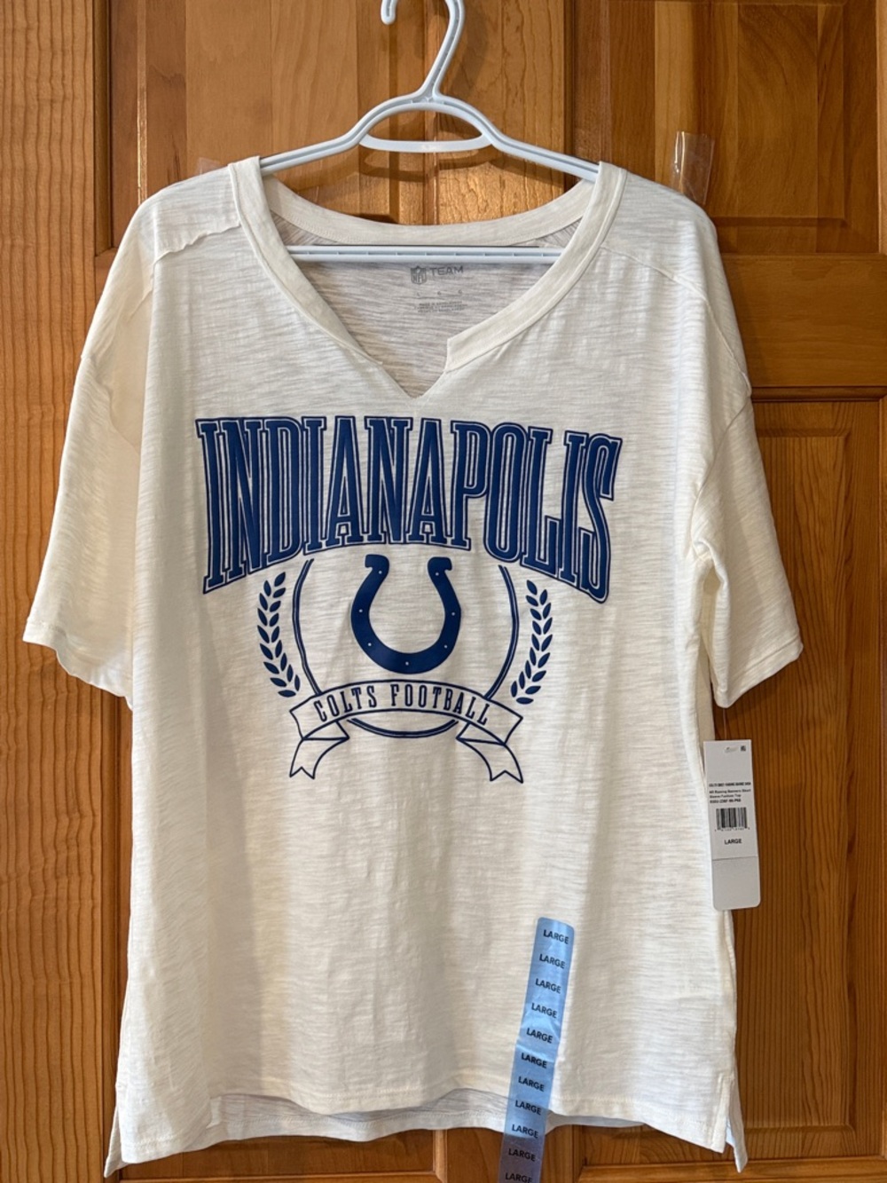NWT NFL Team Apparel Short Sleeve Tee in Beige and
